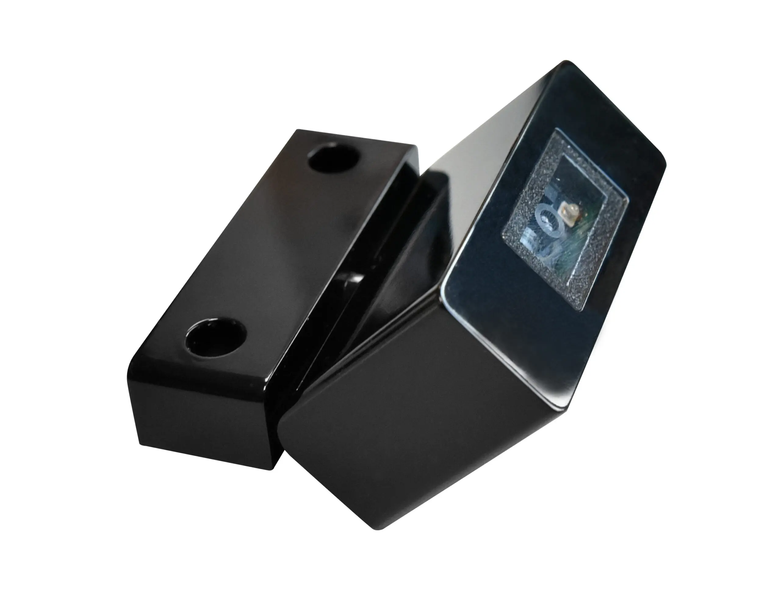 Nahaufnahme eines modernen, eleganten schwarzen Türsensors für Heimsicherheitssysteme, der seine reflektierende Oberfläche und sein kompaktes Design auf weißem Hintergrund hervorhebt.